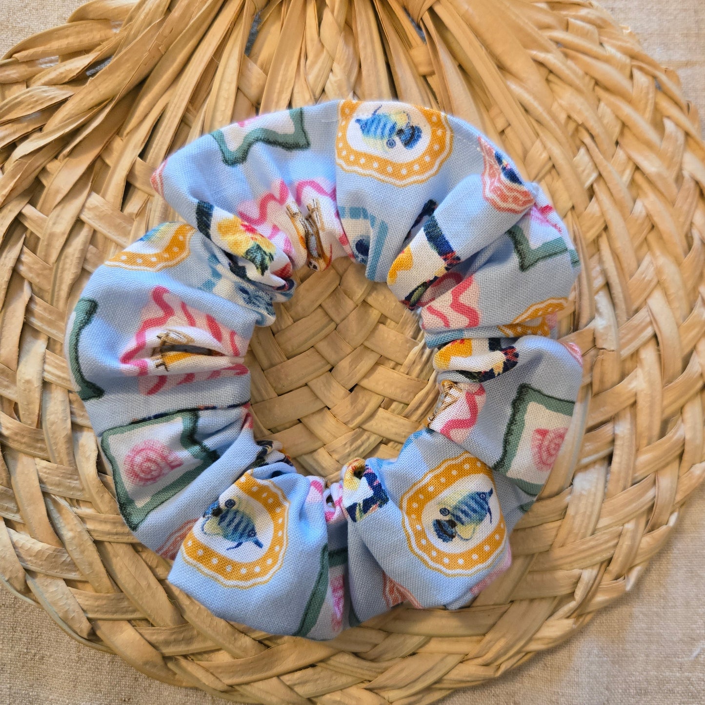 Scrunchie in Salt & Sea Medallion