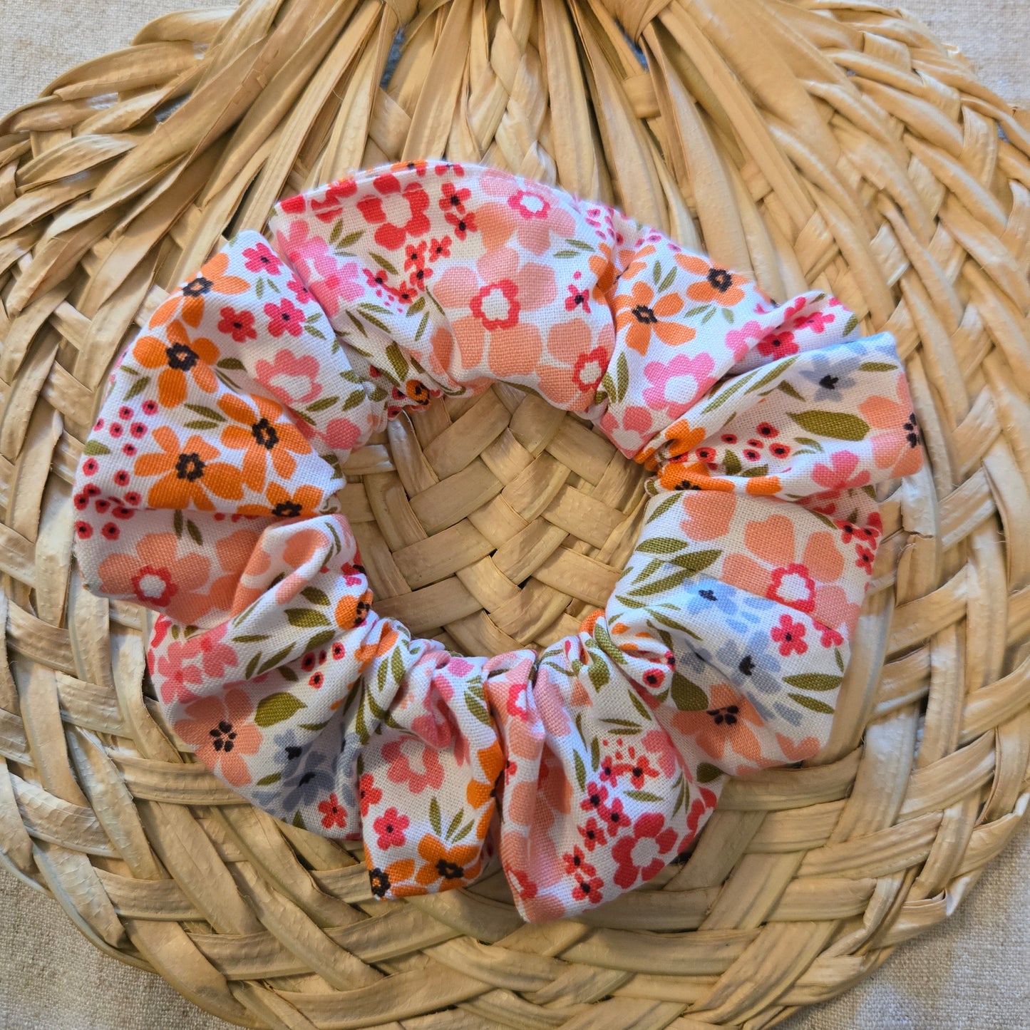 Scrunchie in Salt & Sea BRIGHT FLORAL