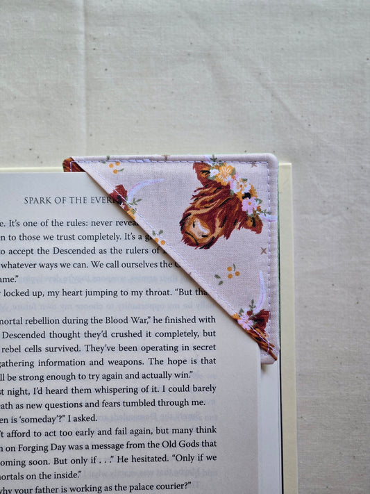 Corner Bookmark in Highland Cow