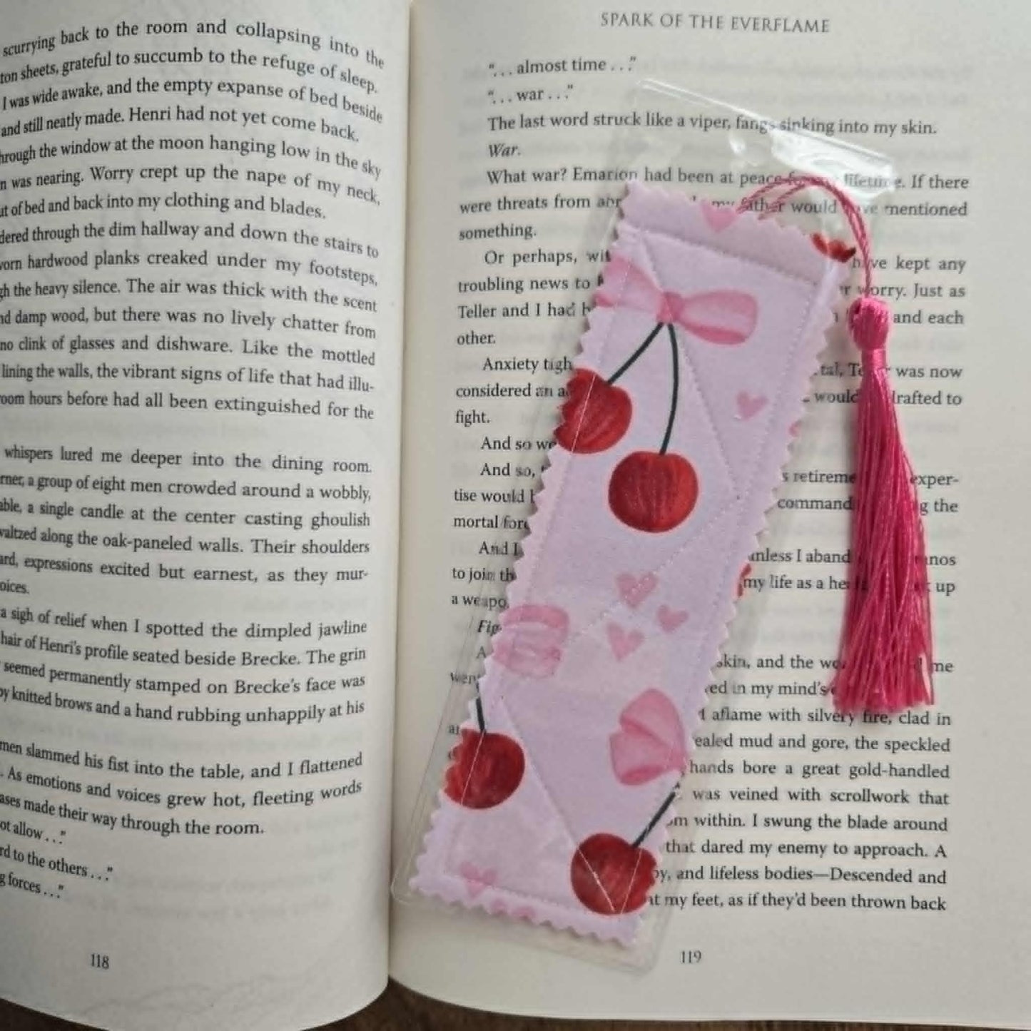 TRADITONAL BOOKMARK IN CHEERYS WITH BOWS