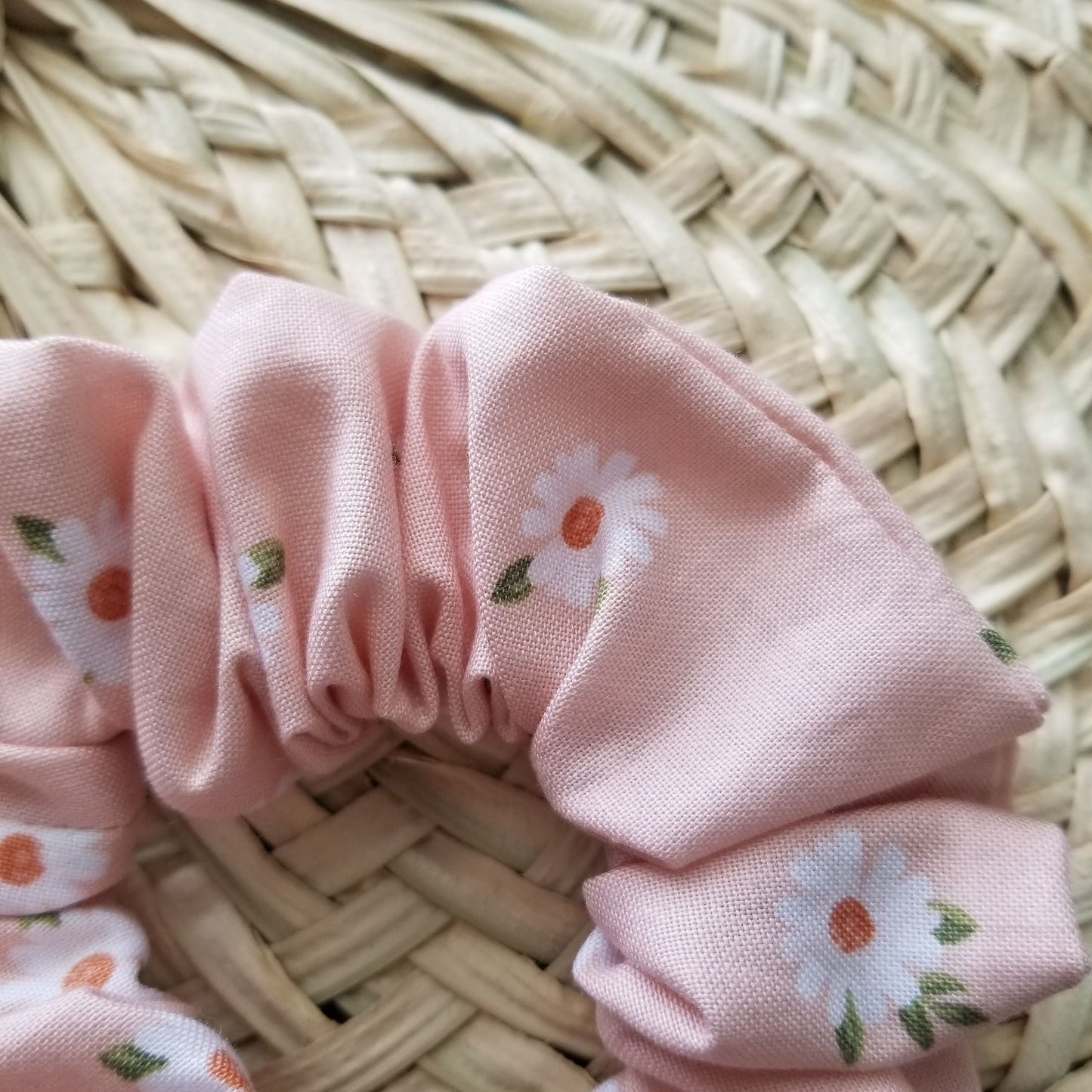 Scrunchie in Blush Daisy