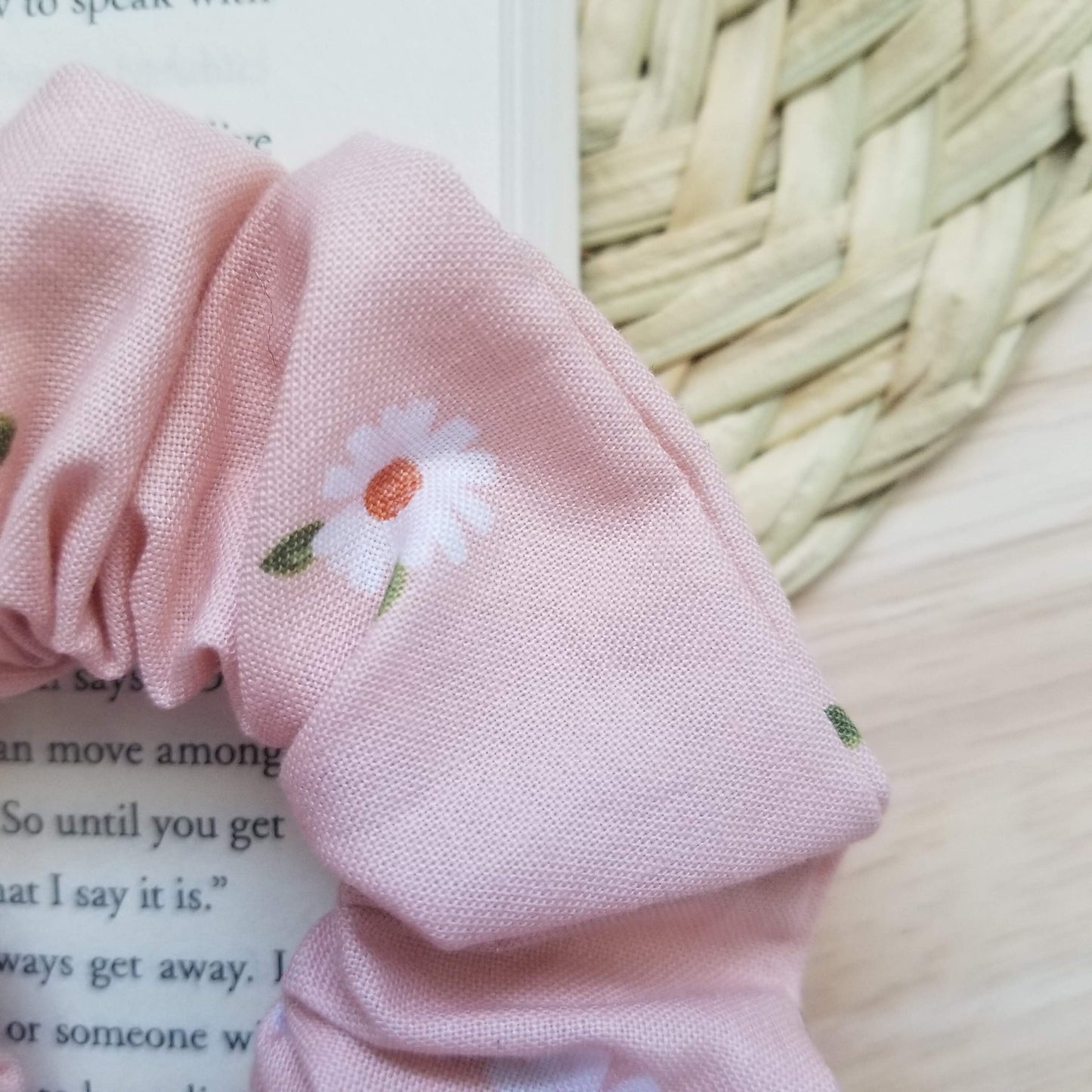 Scrunchie in Blush Daisy