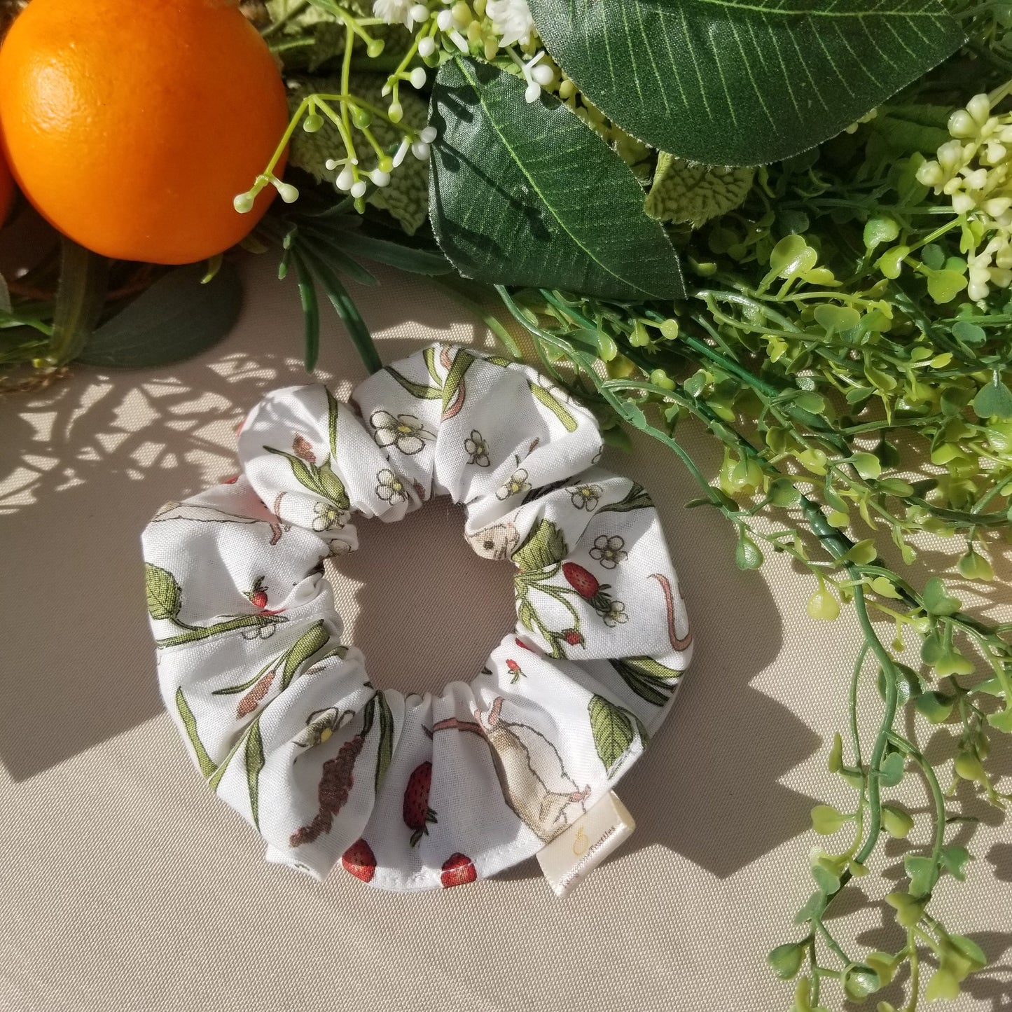 Scrunchie in Strawberry Stealer