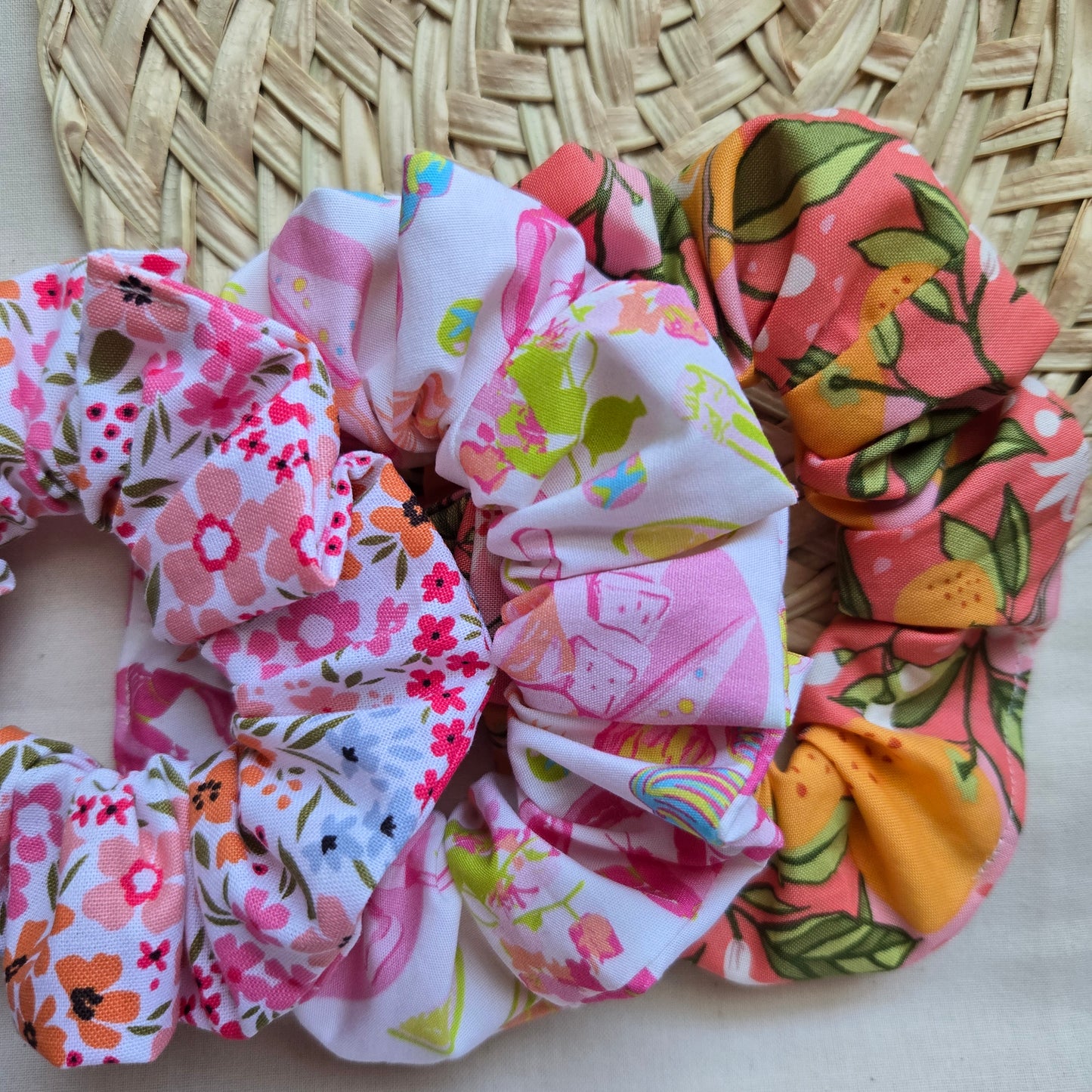 Scrunchie in Pink Coastal Feast
