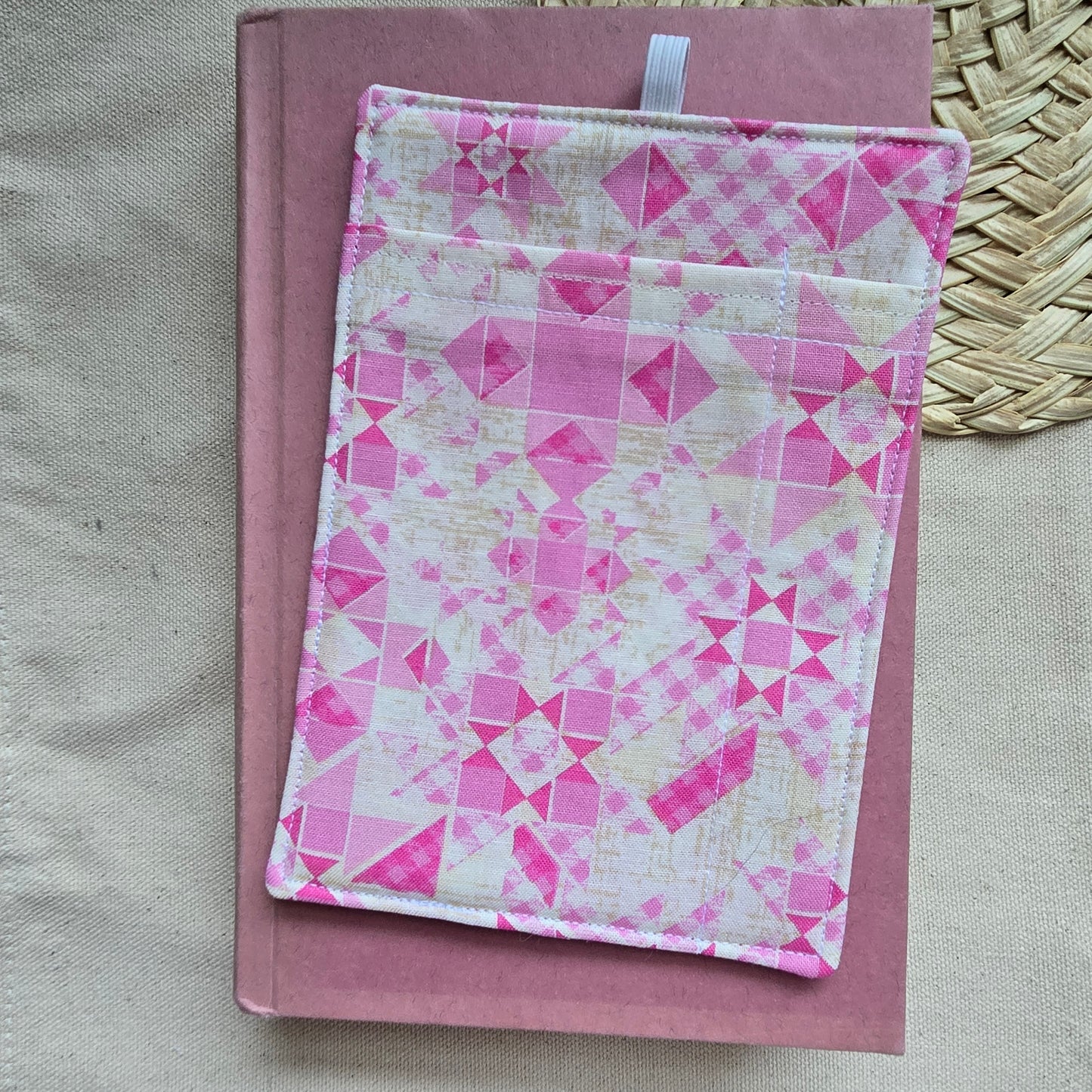 BOOK BUDDY IN STAR QUILT PINK