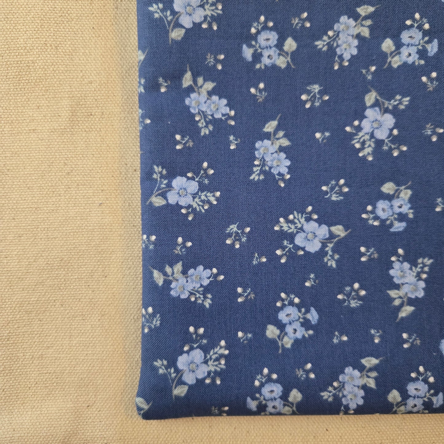 KINDLE SLEEVE IN SOUTHERN BLUE FLORAL