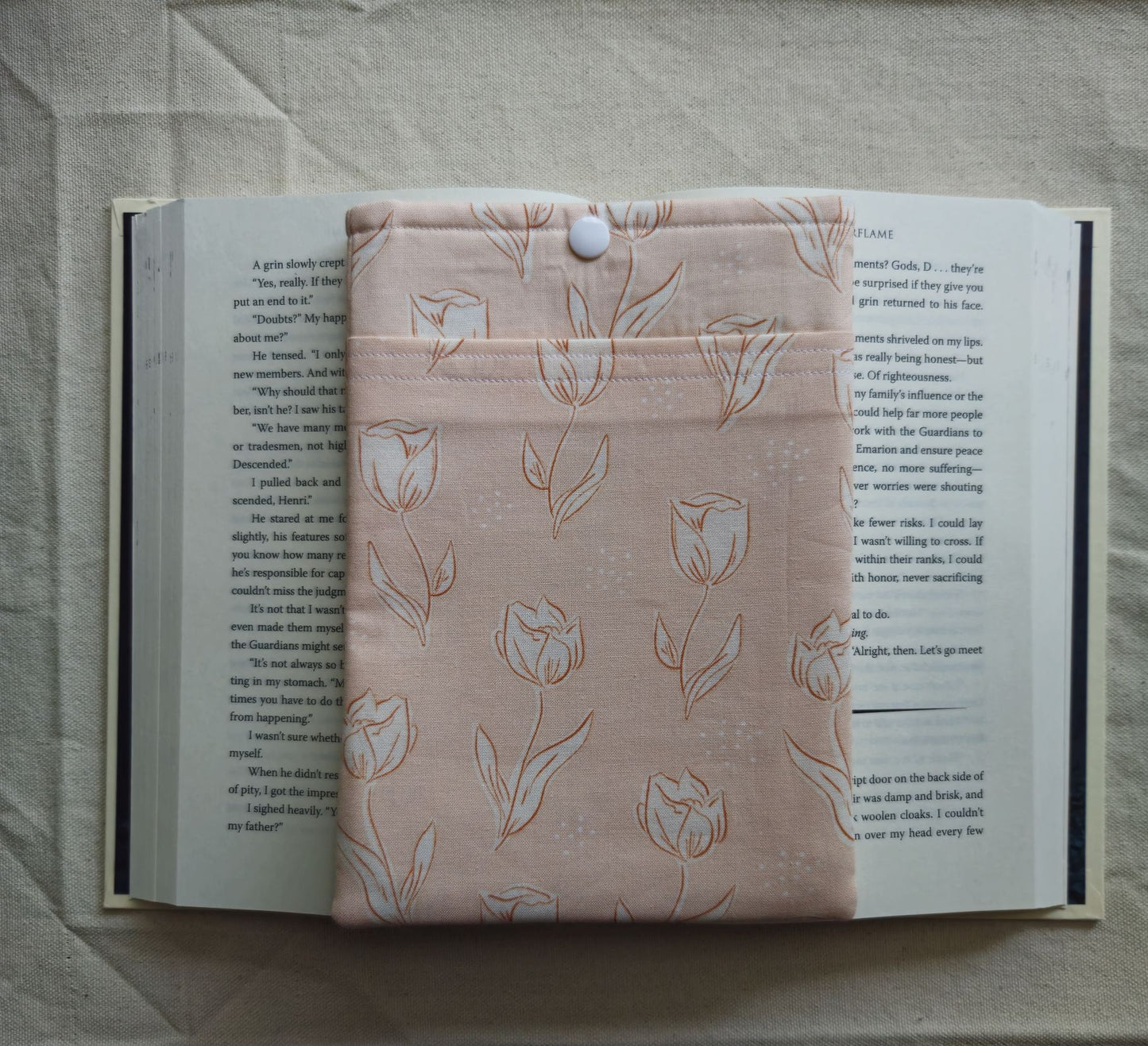 KINDLE SLEEVE IN BLUSH TULIP