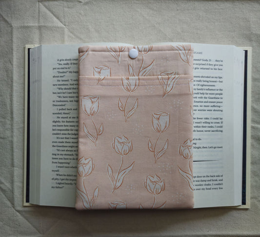 KINDLE SLEEVE IN BLUSH TULIP