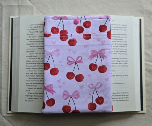 KINDLE SLEEVE IN CHEERYS WITH BOWS