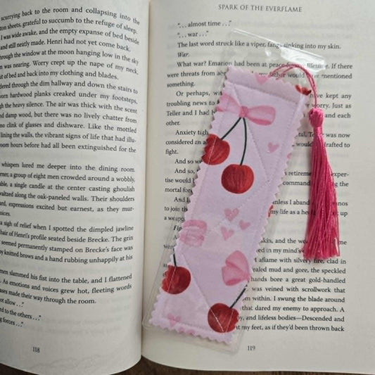 TRADITONAL BOOKMARK IN CHEERYS WITH BOWS