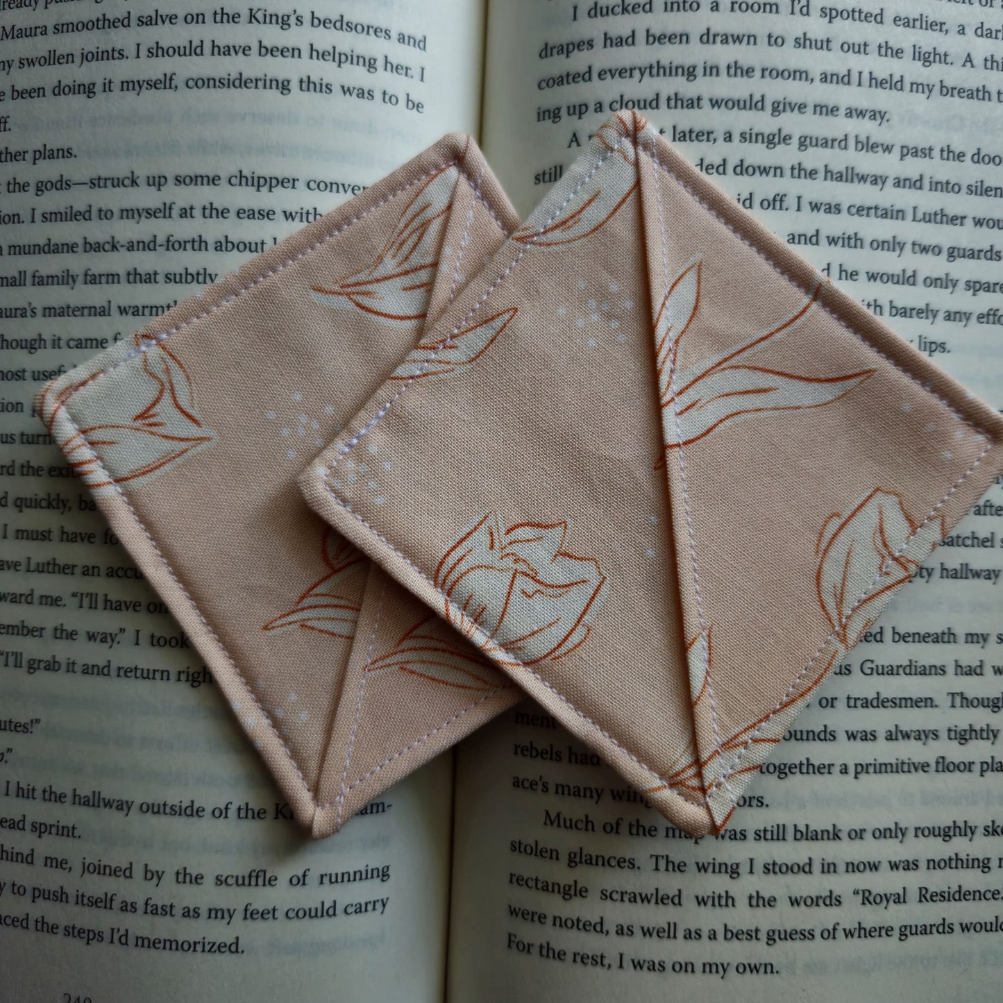 CORNER BOOKMARK IN BLUSH TULIPS