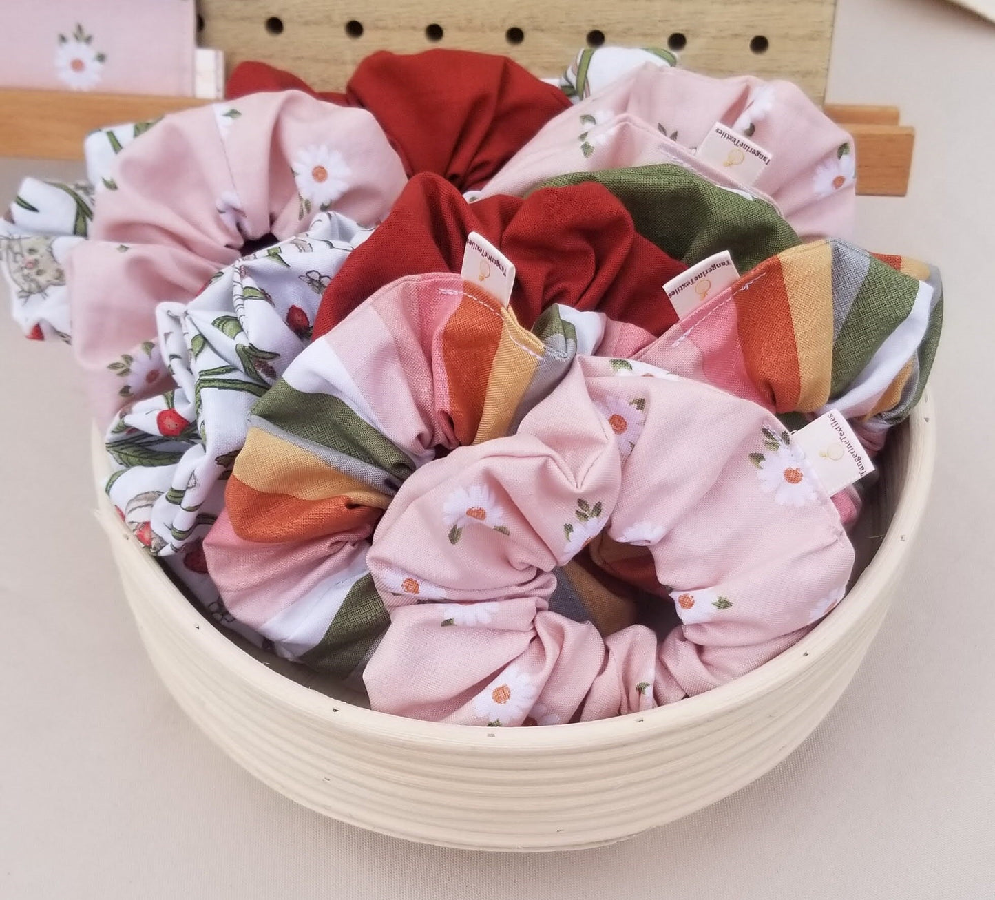Scrunchie in Green Daisy