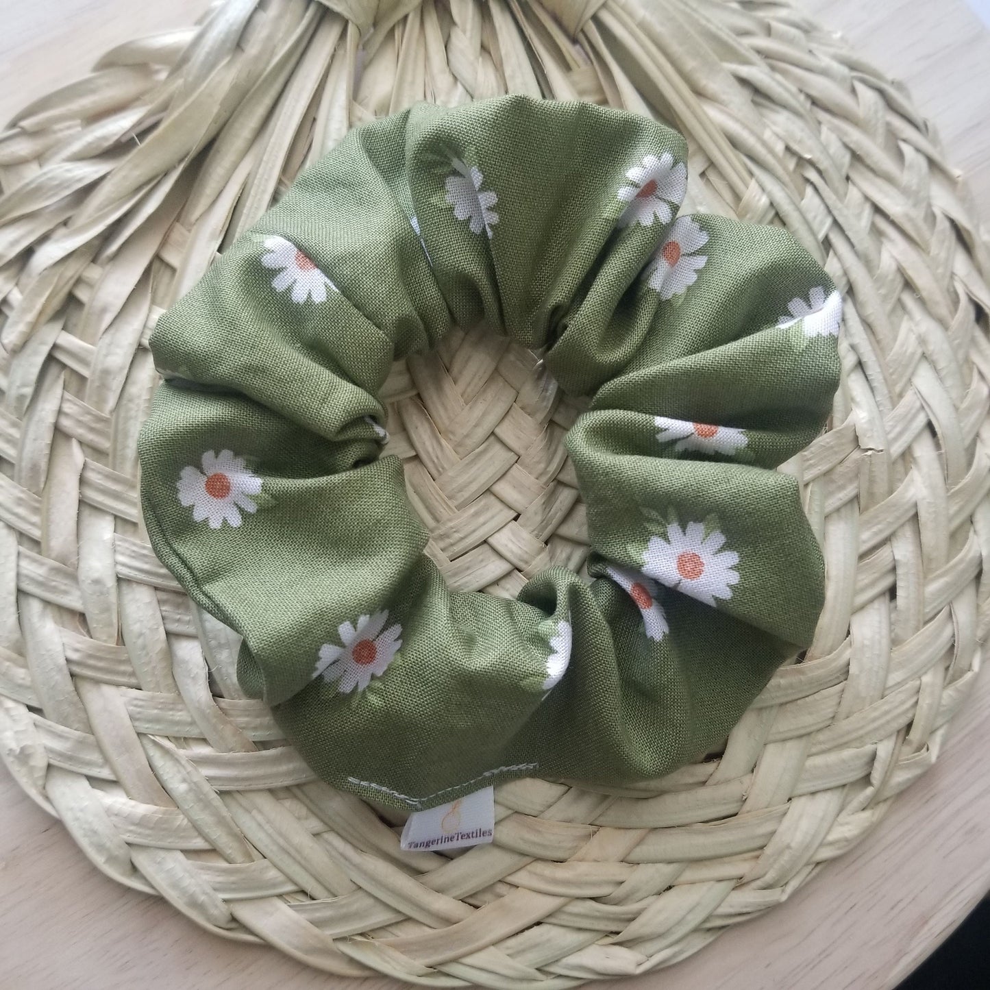 Scrunchie in Green Daisy