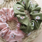 Scrunchie in Green Daisy