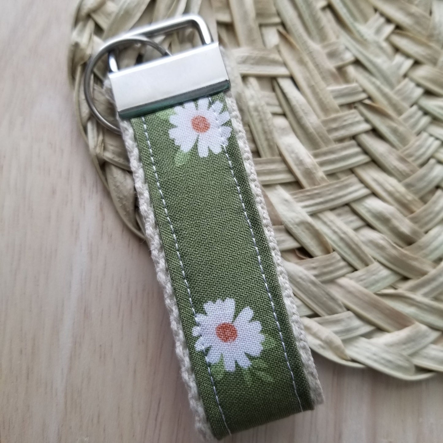 Keyfob in  Green Daisy