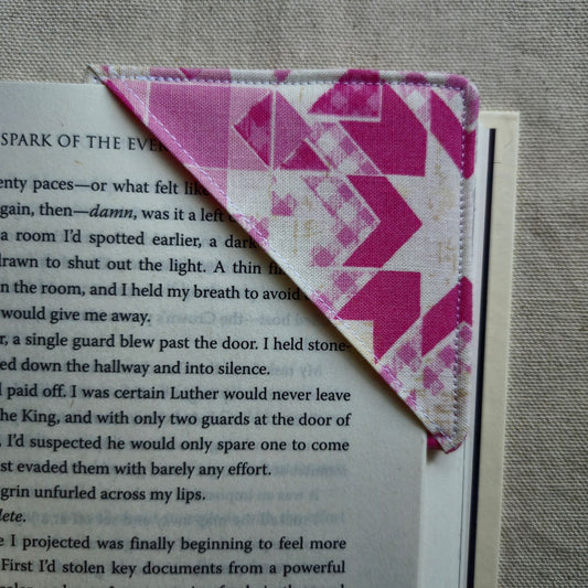 CORNER BOOKMARK IN STAR QUILT PINK