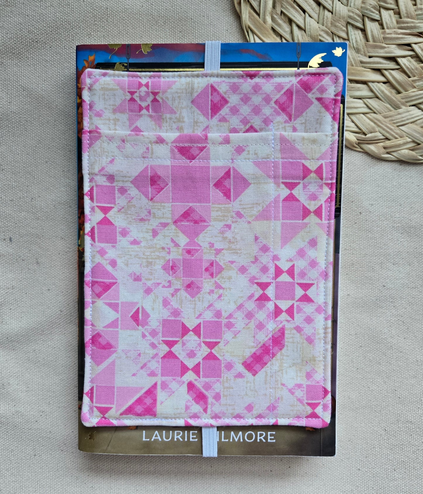 BOOK BUDDY IN STAR QUILT PINK
