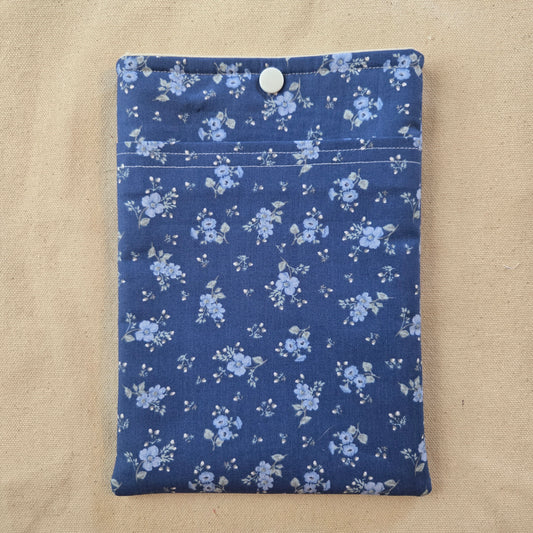 KINDLE SLEEVE IN SOUTHERN BLUE FLORAL