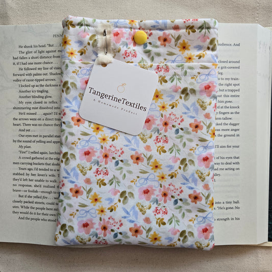 KINDLE SLEEVE IN FLORAL WITH LITTLE BOWS