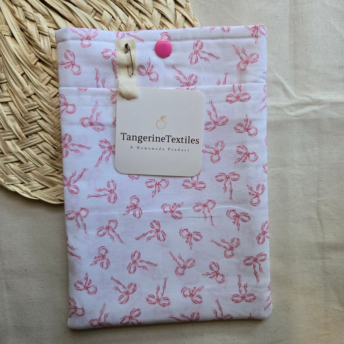 KINDLE SLEEVE IN SMALL PINK BOWS