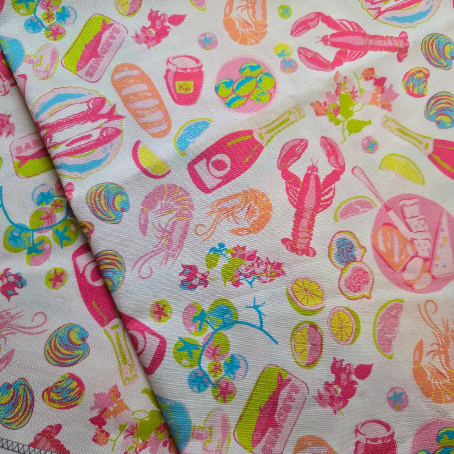 KINDLE SLEEVE IN  PINK COASTAL FEAST