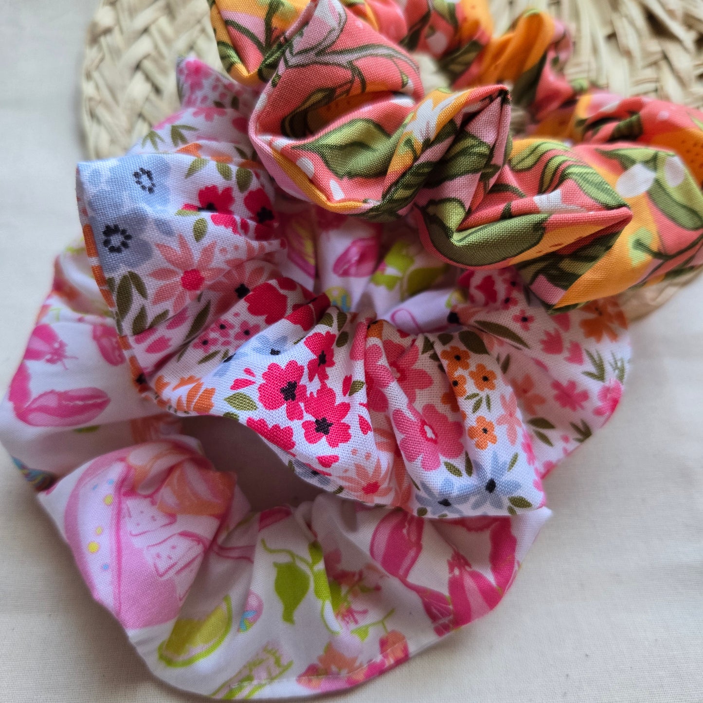 Scrunchie in Pink Coastal Feast