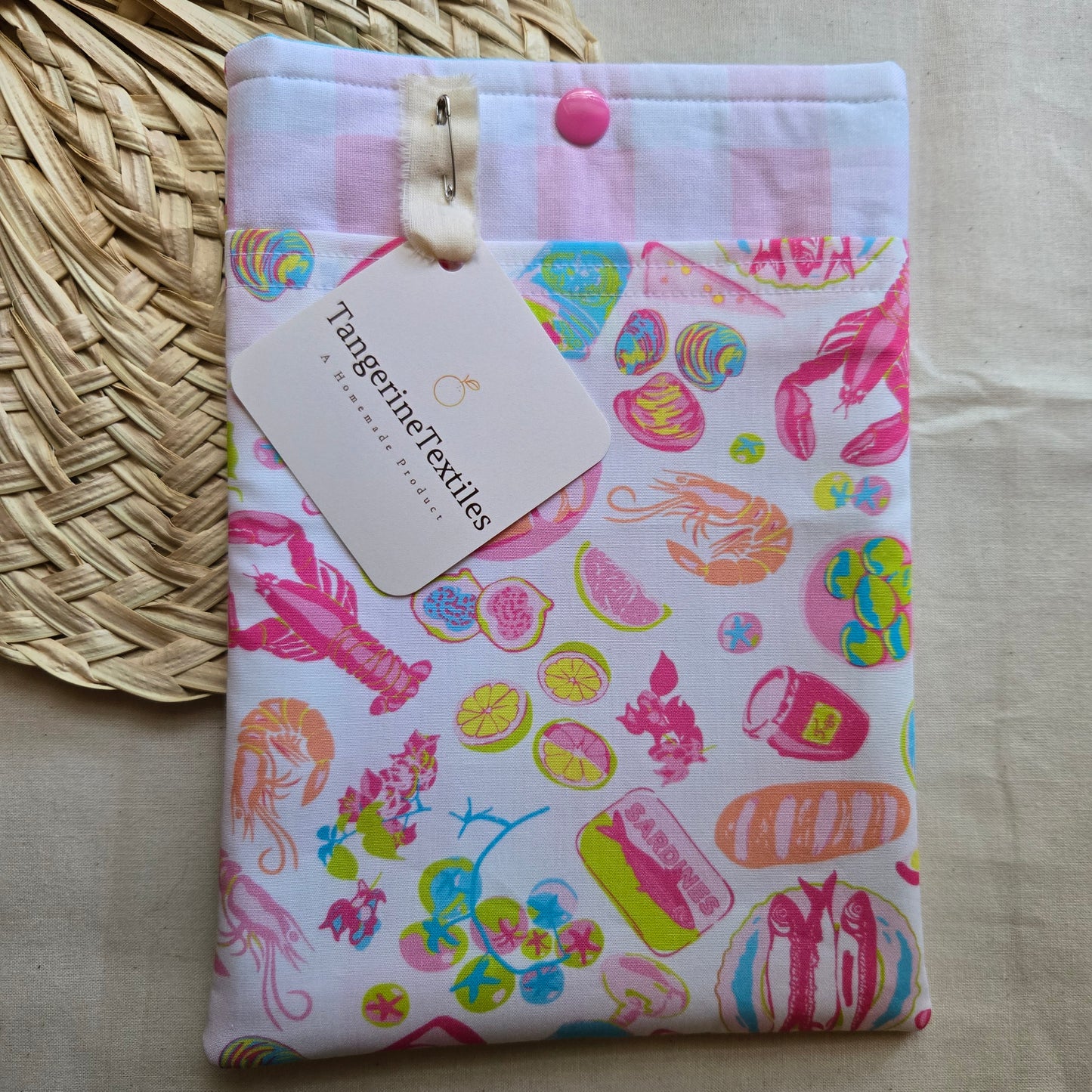 KINDLE SLEEVE IN  PINK COASTAL FEAST