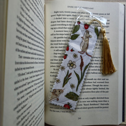 TRADITONAL BOOKMARK IN STRAWBERRY STEALER